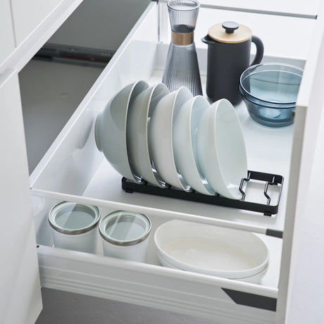 Plassbesparende skålstativ til hylle, skuff eller benk