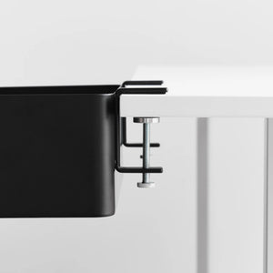 Bordoppbevaring i svart stål som festes til bordkant