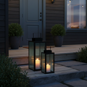 Lykt sort metall stripet glass 20x20x45 cm nærbilde levende lys
