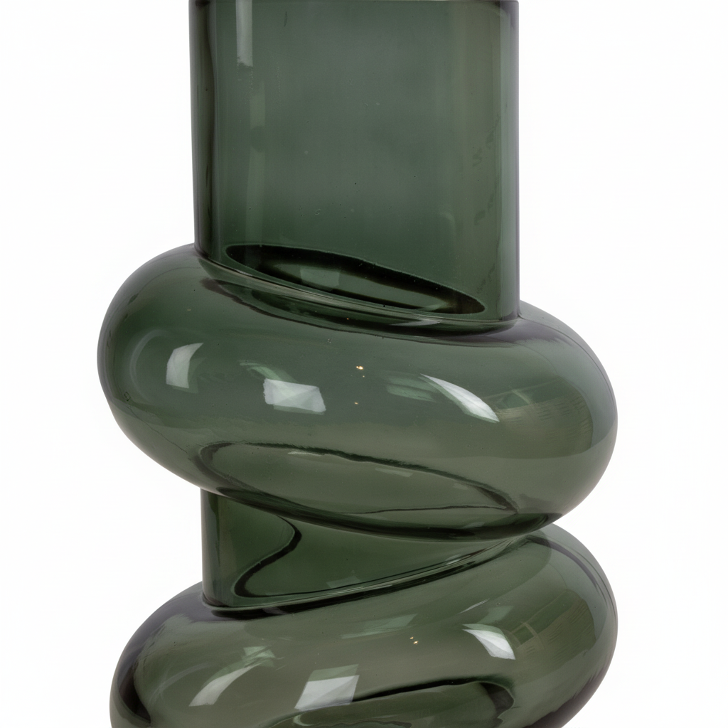 Vase flaskegrønn glass nærbilde stabeldesign fargedybde
