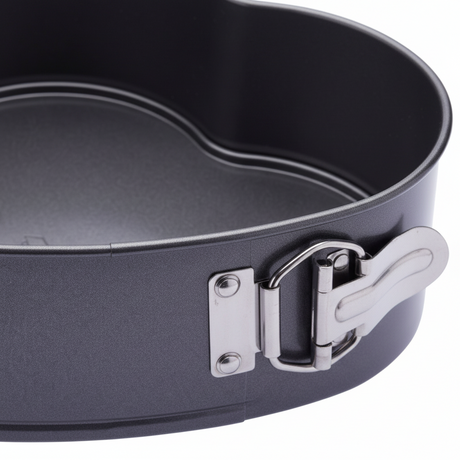 Kakeform hjerte med løs bunn og springlås til baking hjemme