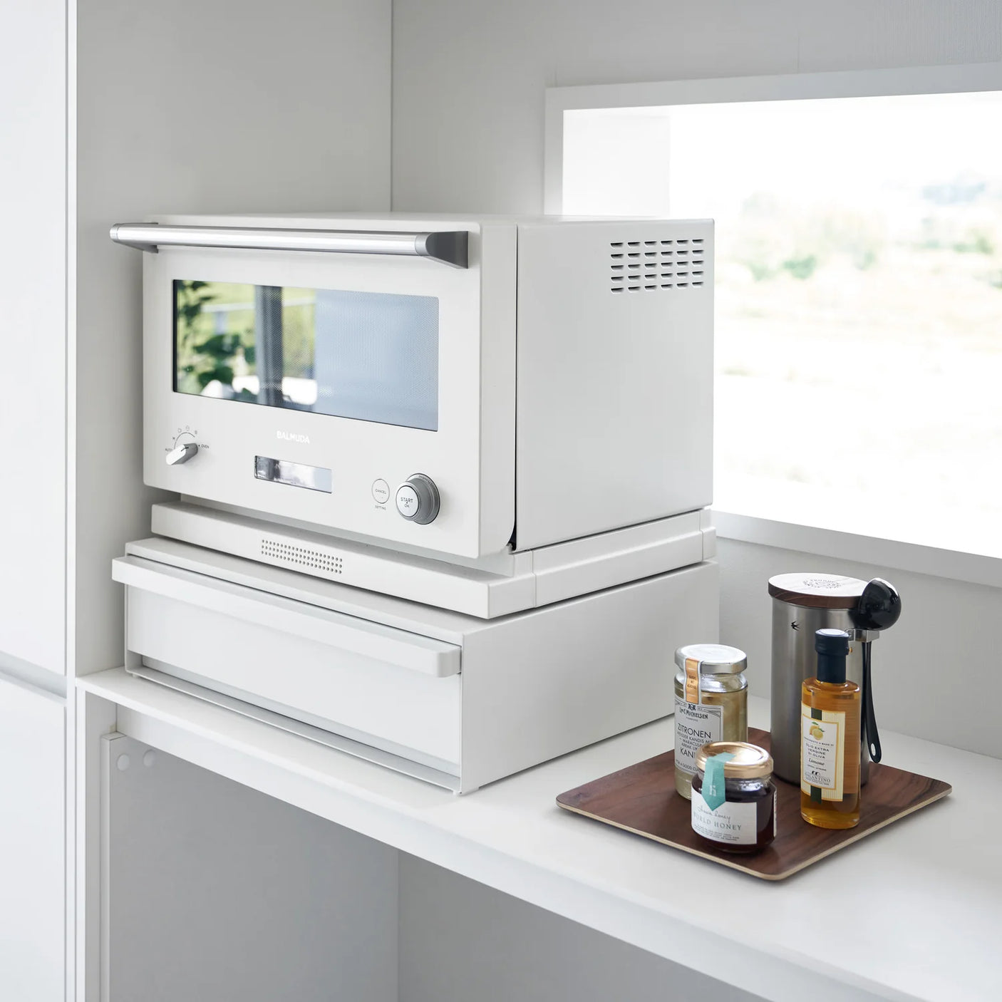 Oppbevaringsløsning til kjøkkenbenk med skuff under liten ovn eller apparat