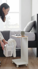 Sidebord med treplate og hjul hvit 55 x 31 cm