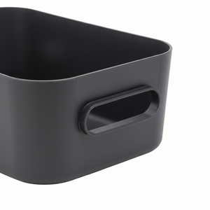 Liten sort oppbevaringsboks med håndtak til skap og skuffer