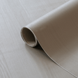 Quadro kontaktplast beige imiterer treverk i en mild beige farge som gir et moderne uttrykk. Denne passer godt til fornyelse av kjøkken og møbler. 