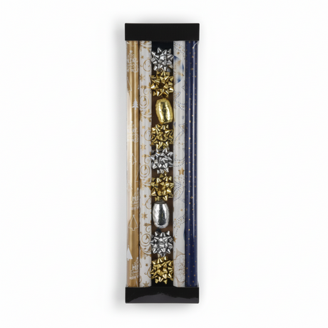 gavepapirsett med 4 ruller innpakningspapir i gull, hvitt og blått med julemotiv – inkludert matchende gull- og sølvsløyfer.