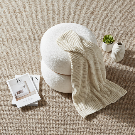 Detaljbilde av boucléstoff på Brooklyn puff i beige