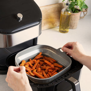 Sammenleggbart airfryer innlegg i grå silikon fra KitchenCraft