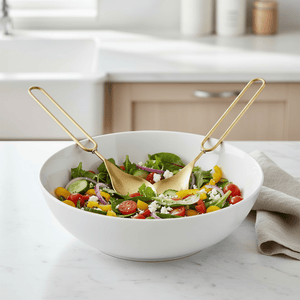 Salatskål med nydelig salatbestikk