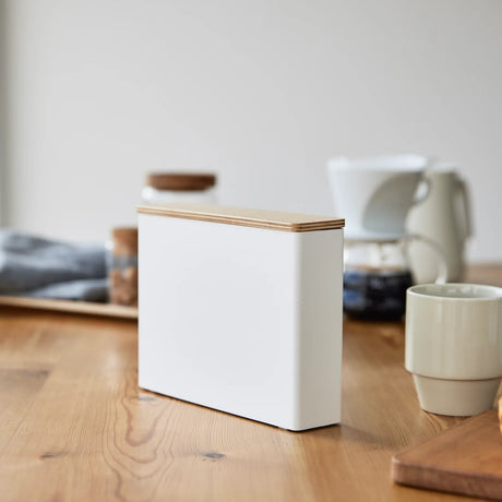 Dekorativ filterholder til standard kaffefilter med lokk i kryssfiner