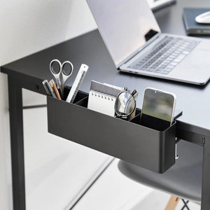 Hvit bordorganizer til stue og kontor med ekstra oppbevaringsplass