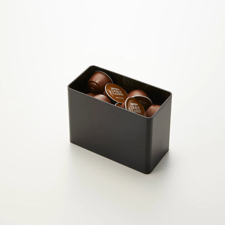 Kaffefilterboks i sort utførelse til oppbevaring av filter og kapsler