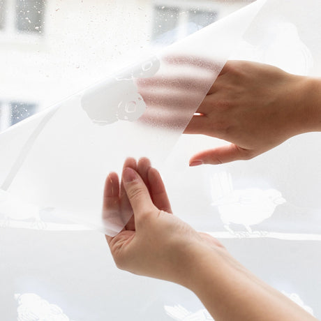 "Vindusfolie fugler montert på vindu barnerom Static Premium Filippa skjermer innsyn slipper gjennom lys"

