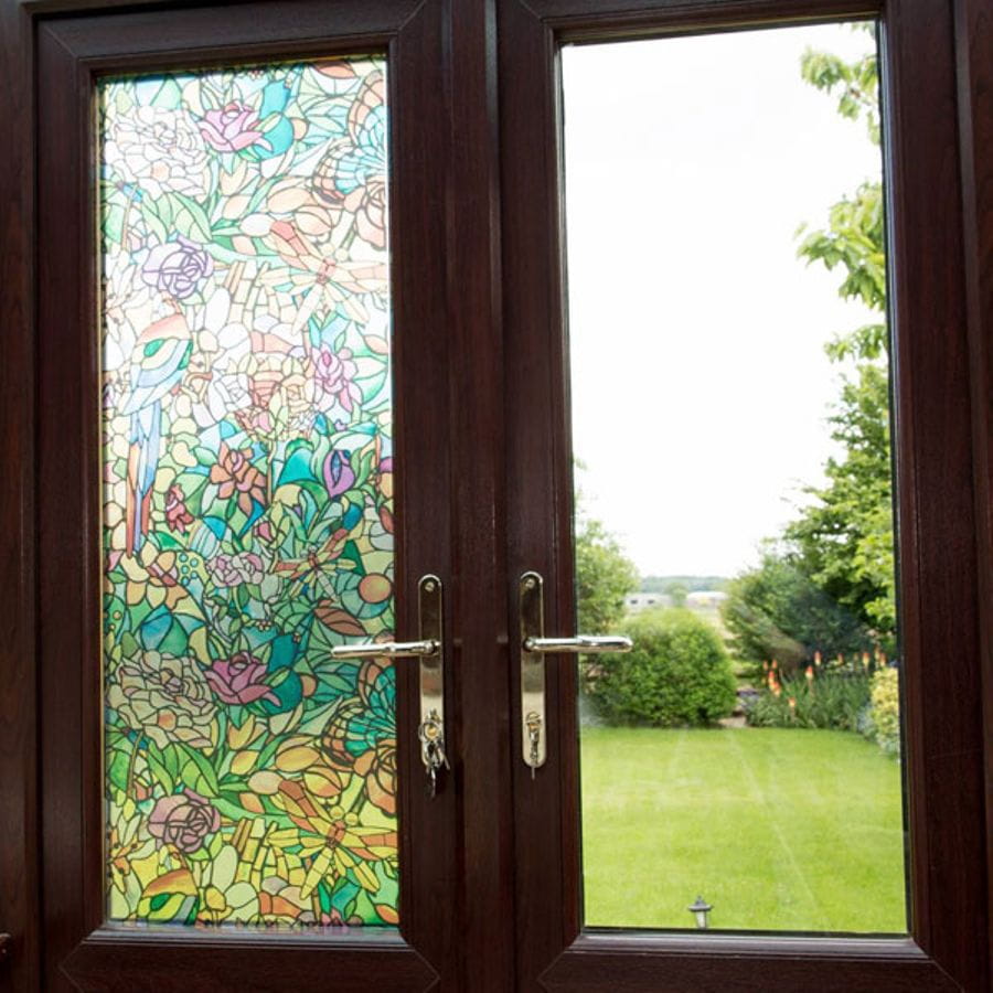 Tulia vindusfolie med fargerikt blyglass-design, blomster og øyenstikkere