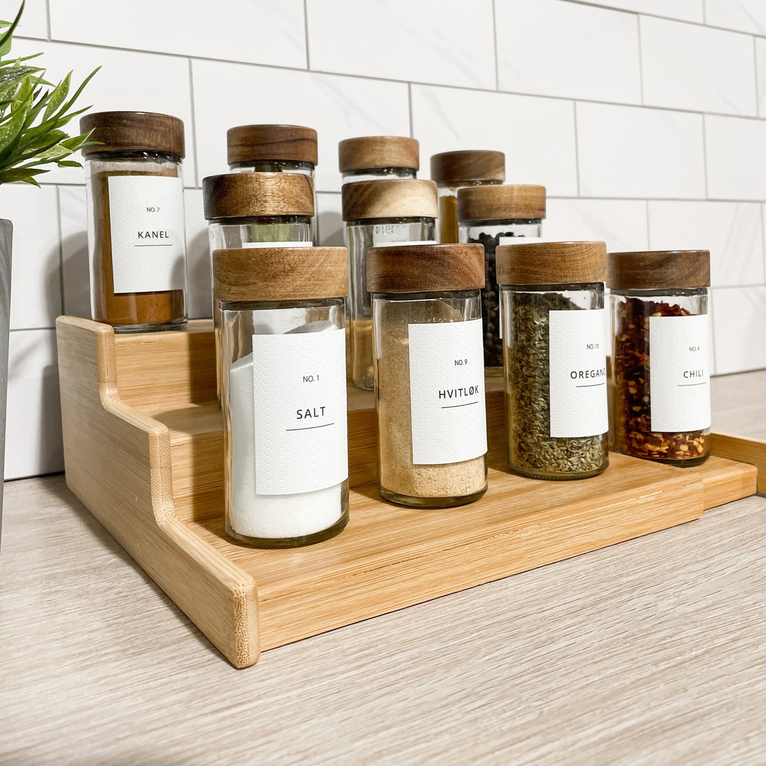 Krydderhylle i bambus – stilren kjøkkenorganisering