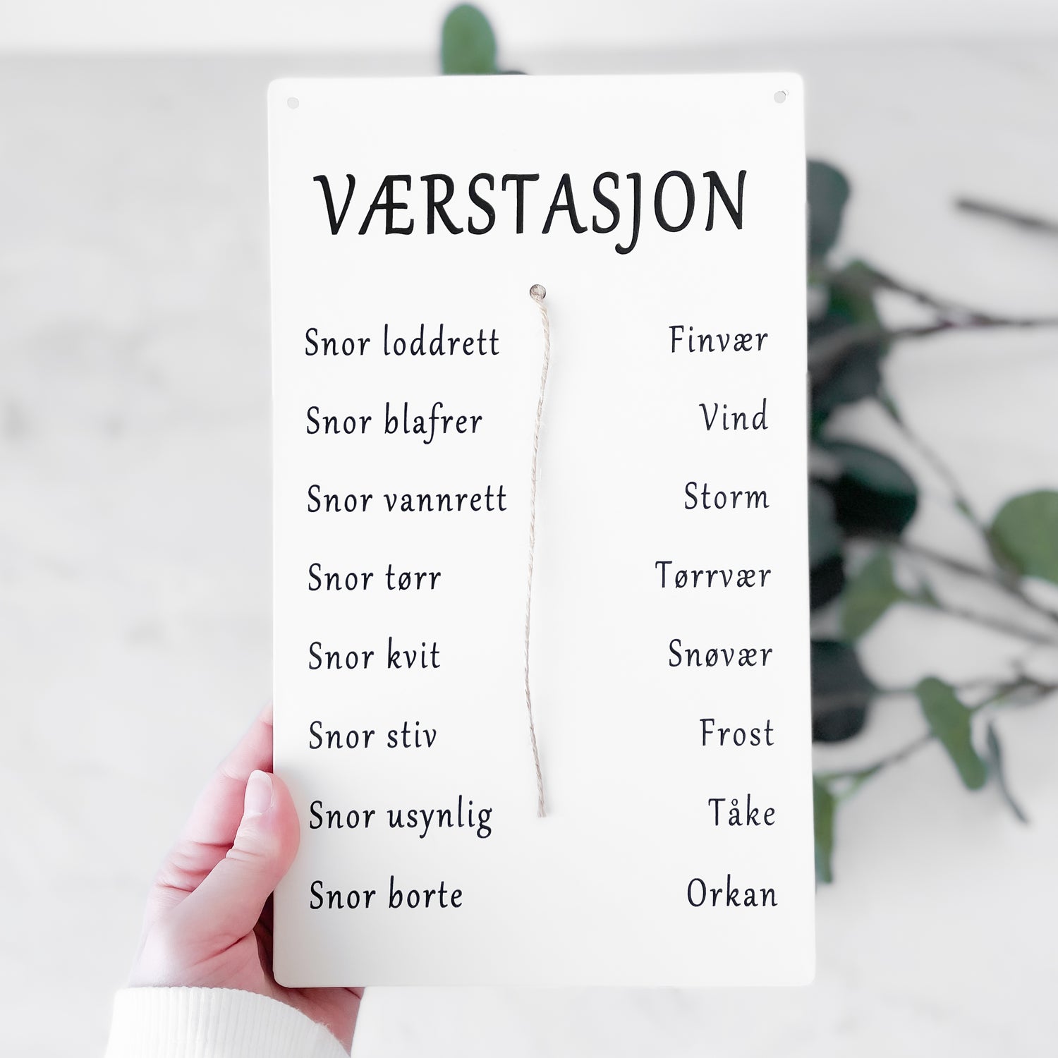 Skilt Værstasjon hvit 16 x 27 cm