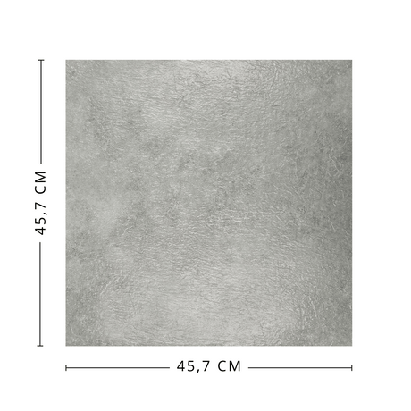 Selvklebende gulvfliser i lys betong-look montert på gulv i baderom eller kjøkken"

