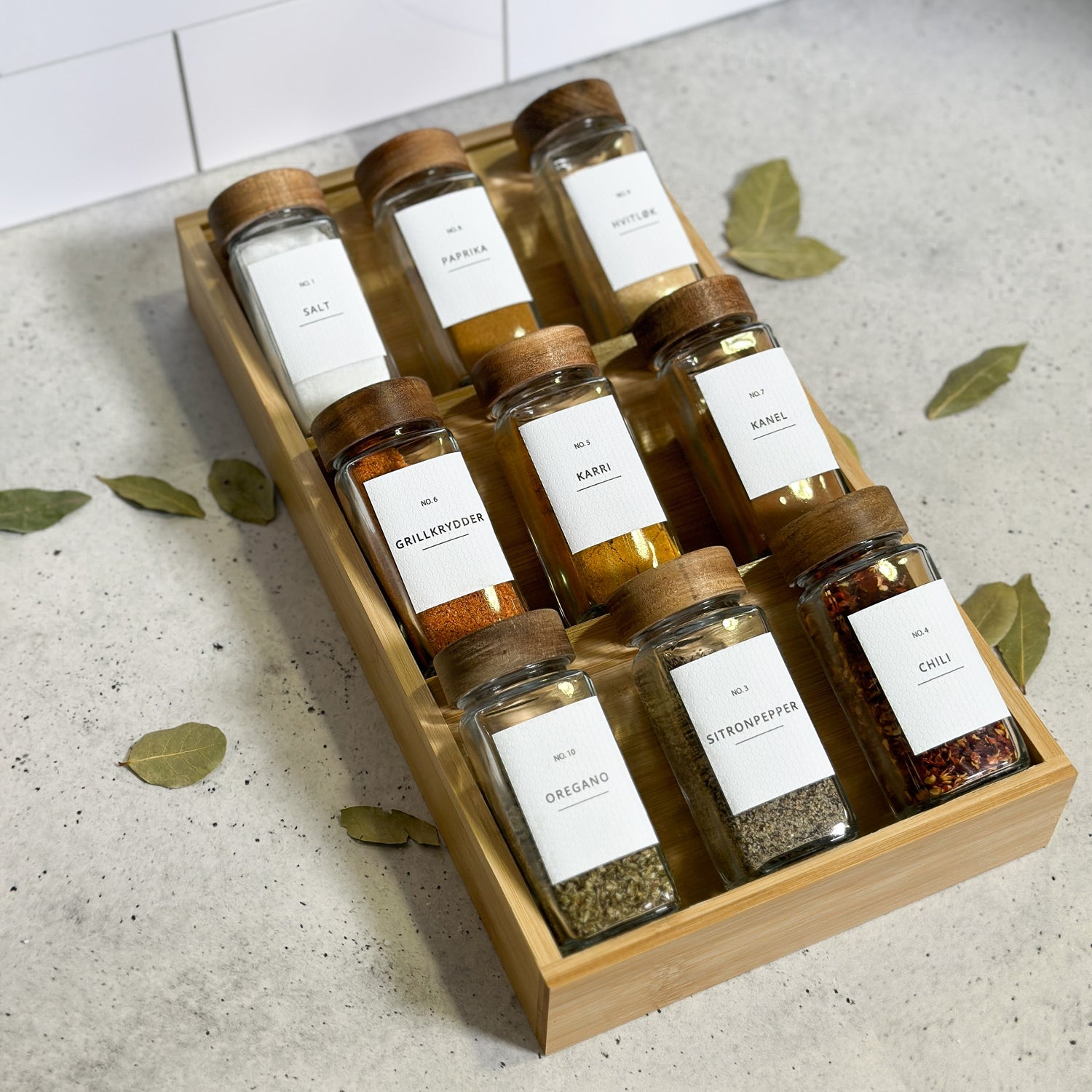 Krydderinnsats i tre til kjøkkenskuff med ryddig oppbevaring