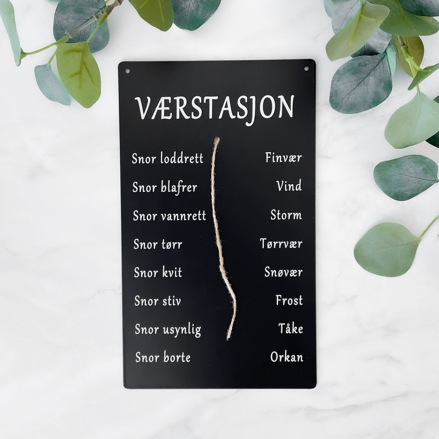 Skilt Værstasjon, sort